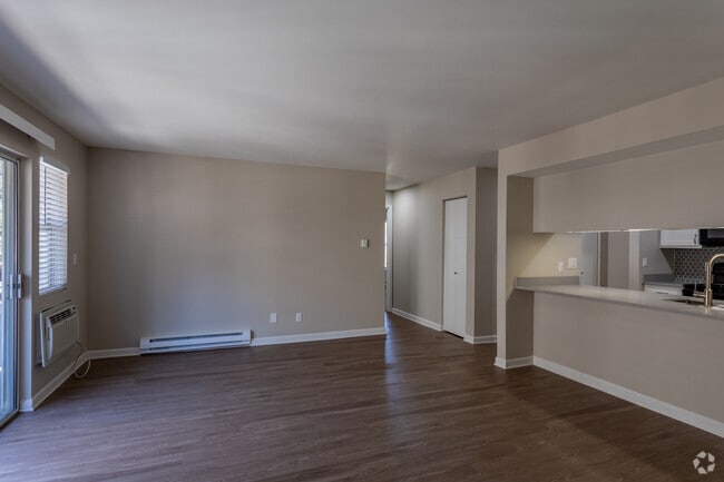 2BR, 2BA - 840 SF