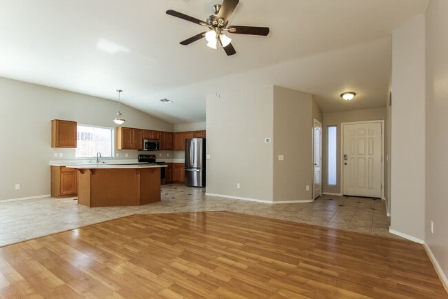 Photo - 2125 E Danbury Rd