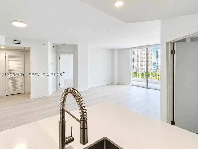 701 Brickell Key Blvd Unidad 1111