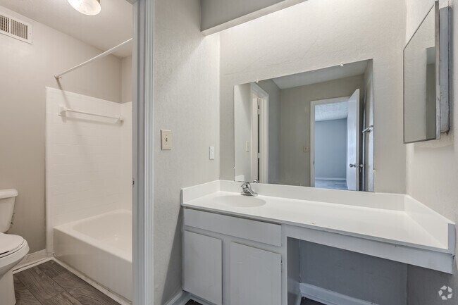 2BR, 2BA - 1245SF - Bathroom 2