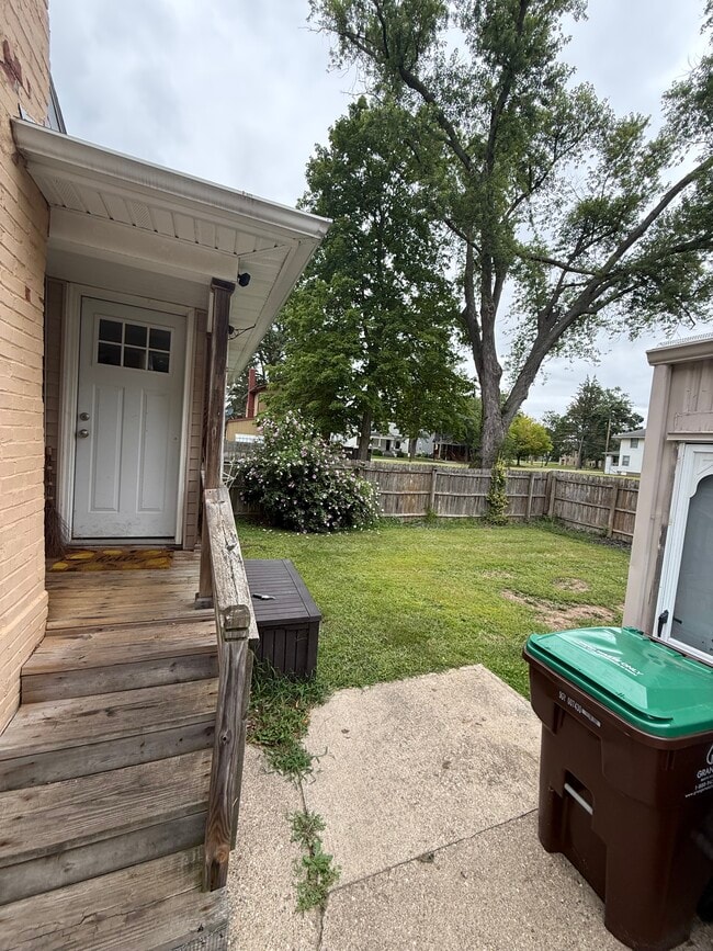 107 S Berrien St
