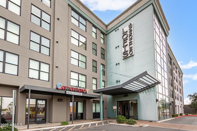 Building Photo - 535 W Thomas Rd