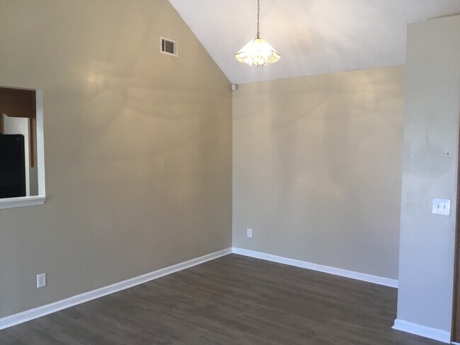121 Marsh Edge Ln