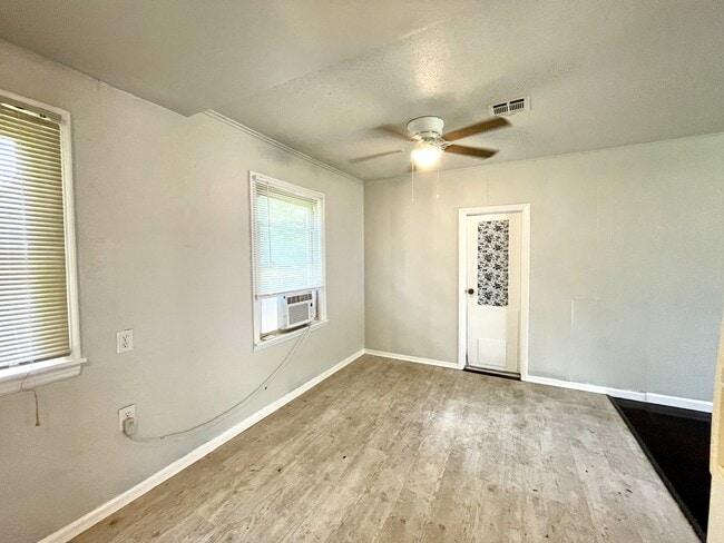 Photo - 518 Oak St NW