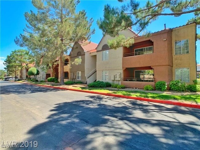 Photo - 2200 S Fort Apache Rd Unidad 2116 Rental