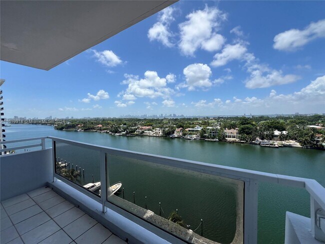 Photo - 5700 Collins Ave Condominio Unidad 10H