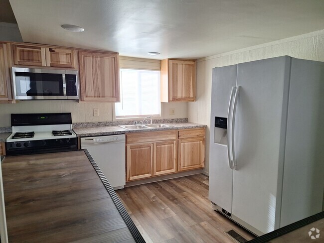 Building Photo - Newly Renovated 3 Bed 1.5 bath mobile home