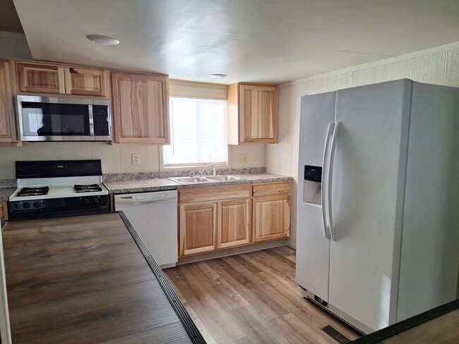 Newly Renovated 3 Bed 1.5 bath mobile home - Newly Renovated 3 Bed 1.5 bath mobile home