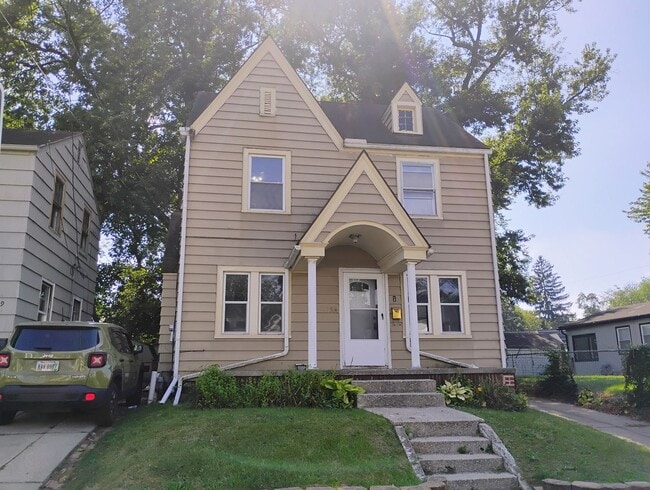 Building Photo - 3 Bedroom House