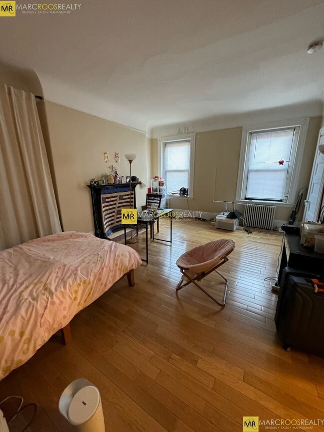 Building Photo - 841 Beacon St Rental