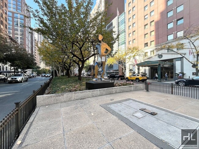 Building Photo - EAST 35 STREET Unit 8H