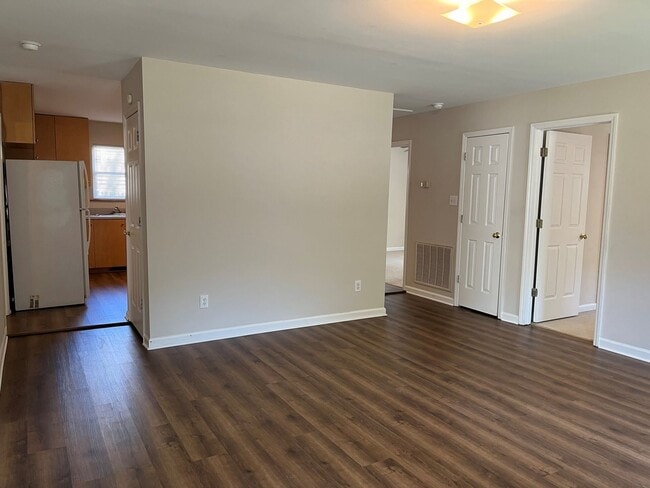 Photo - 108 W Longview St