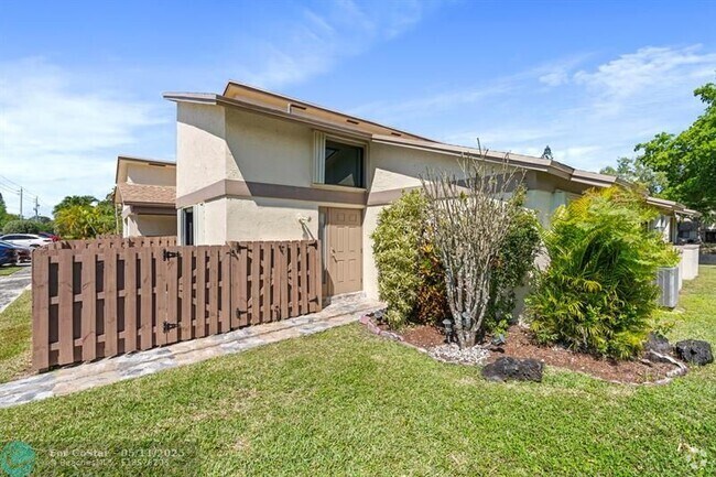 Building Photo - 10675 NW 29th Manor Rental