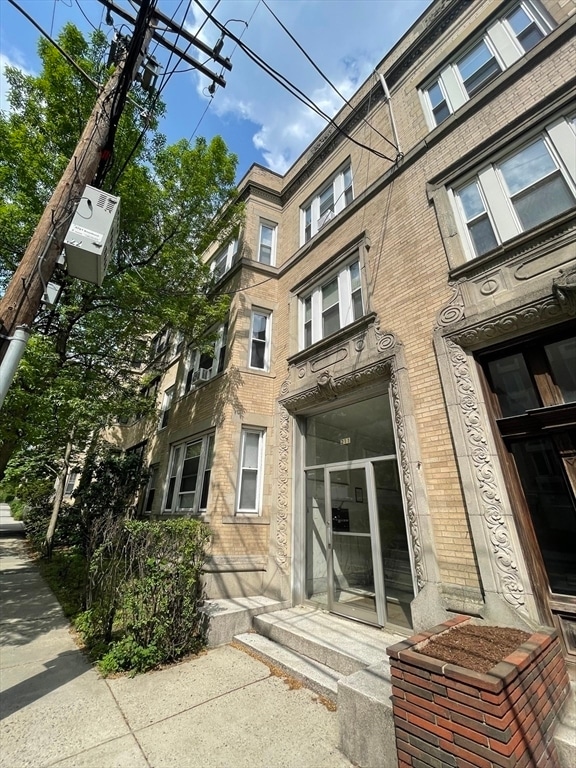 Building Photo - 211 St Paul St Unit 2