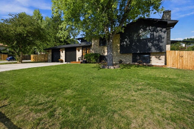 Photo - Beautiful 4BED/2BA Tri-Level Home in Widefield Country Club Heights
