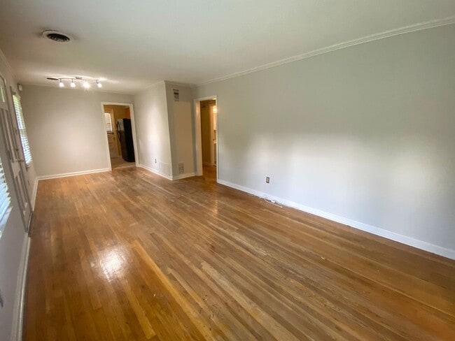 Photo - 3 bedroom, 1 bath near Poplar and Colonial