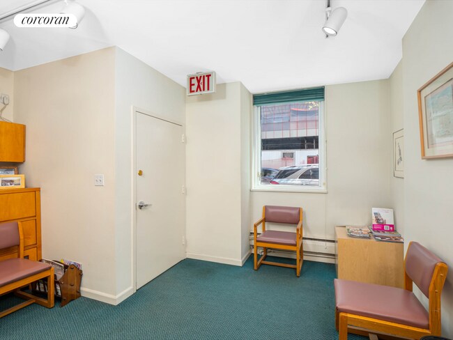 Photo - 20 E 68th St