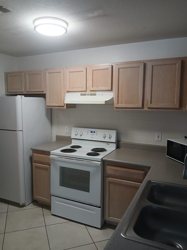 Photo - 8801 Latrec Ave