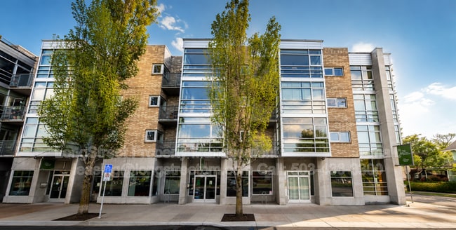 Building Photo - 910 SE 42nd Ave Unit 210