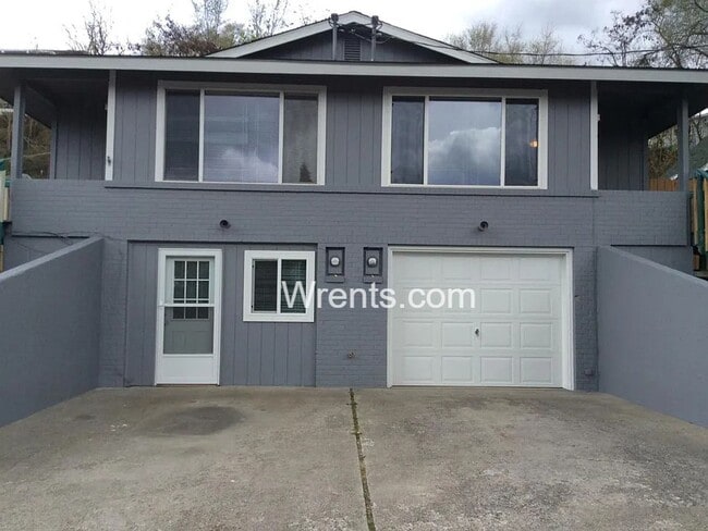 Building Photo - 104-104 W Cora Ave Unit 102