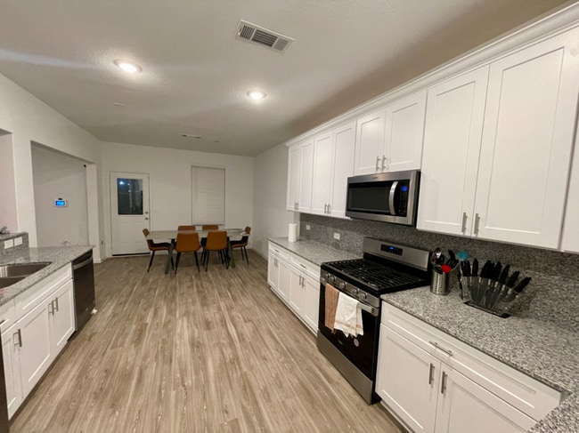Cocina y comedor - 7314 Madison Commons Ln