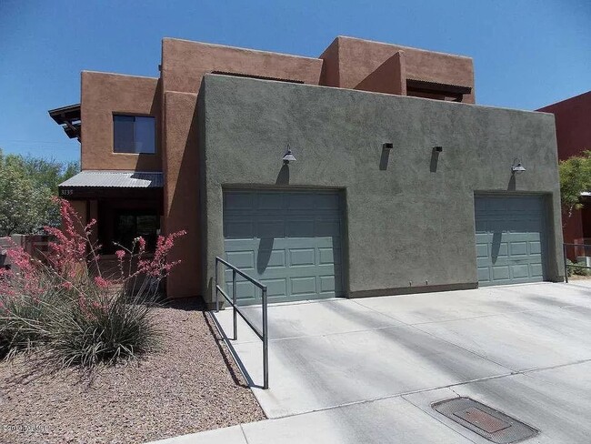 Front - Exterior - 3135 N Olsen Ave Unidad 3135 N Olsen Rental