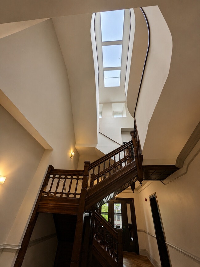 Skylights & Soaring Ceilings