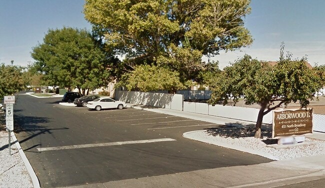 Building Photo - 451 N. Broadway-#451 Unit #451