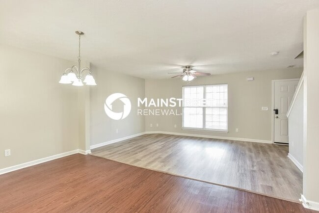 Photo - 3 Bedroom Pet-Friendly Home in La Vergne, TN with Main Street Renewal