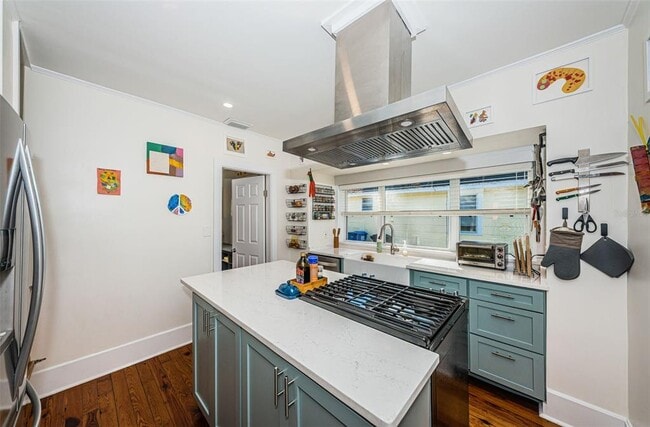 Photo - 1009 8th St N