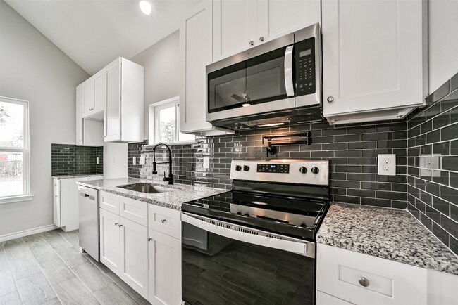 Photo - 16613 E Lynbrook