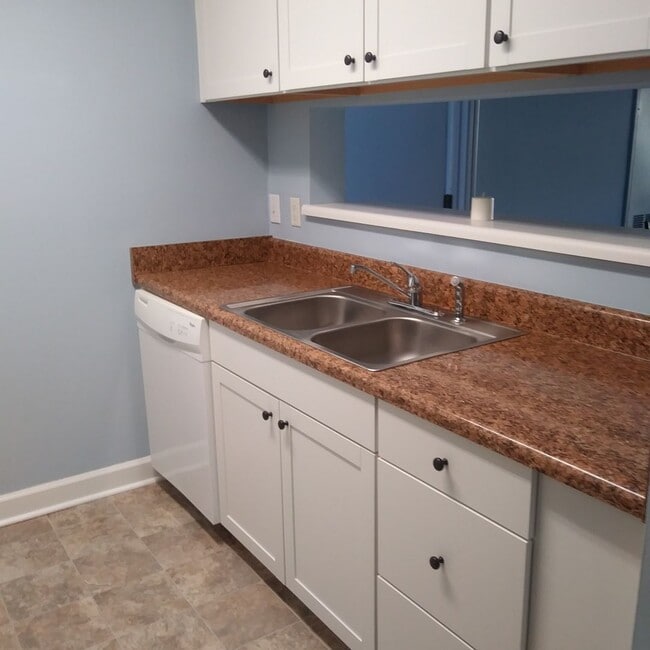 Photo - Chapel Hill / 4BR Univ Comm FURNISHED Condo