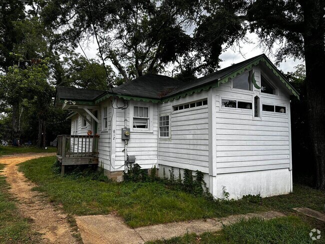 Building Photo - 812 W Georgia St Rental