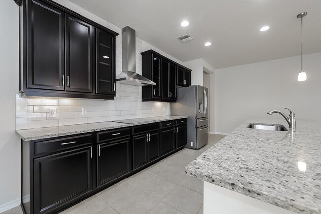 Photo - 1841 Henley St