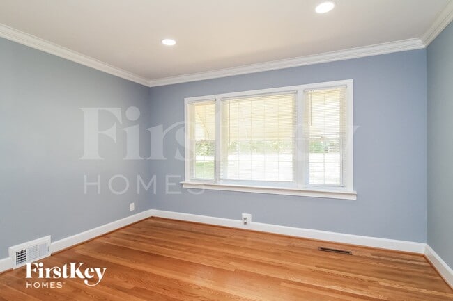 1085 N Peace Haven Rd