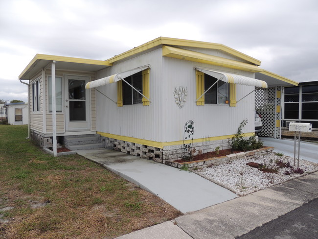 CUTE AND CLEAN - 7416 Fast Ln House