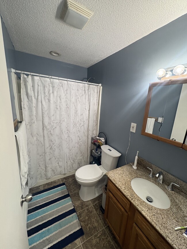 Photo - 311 Railroad St Unidad Apt. B