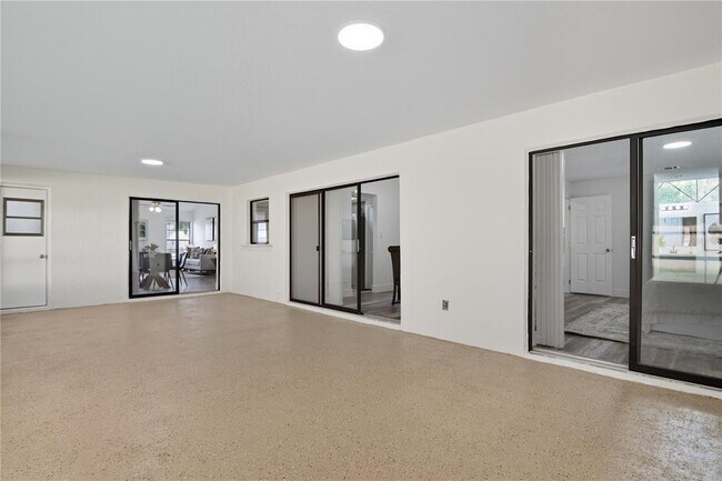 Photo - 205 Red Maple Dr