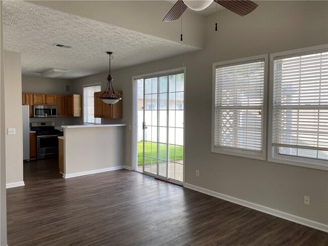 Photo - 736 Bedford Ct