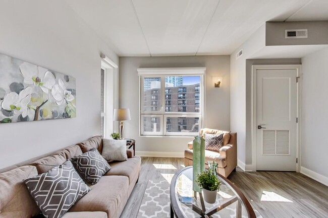 Building Photo - 1 bedroom in Chicago IL 60610 Unit 601 Rental
