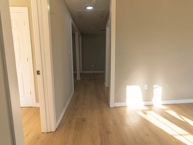 Photo - 981 W Oak St