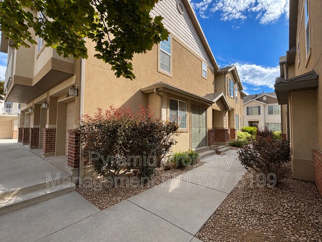 Photo - 6935 Traveler Ln