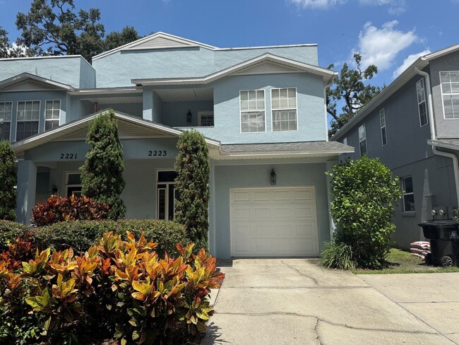 Building Photo - 3 Bed/2.5 Bath, 2 Story Townhouse in Summi...
