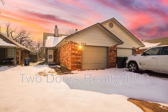Photo - 8910 Oak Valley Dr