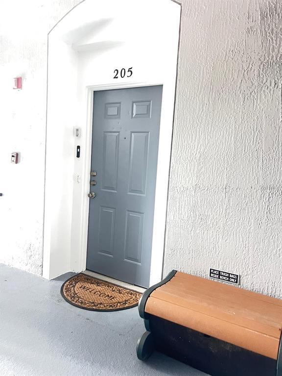 Building Photo - 8101 Coconut Palm Way Unit 205