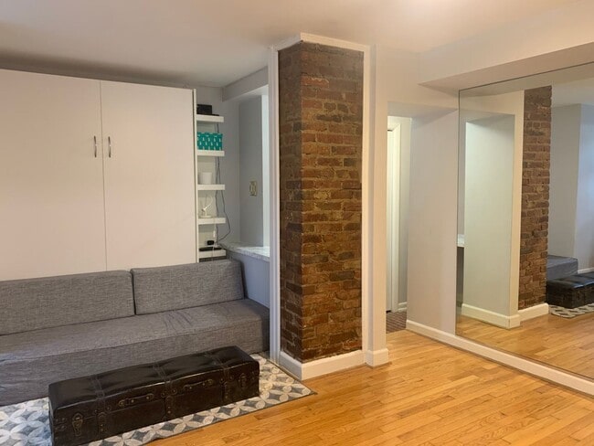 Photo - DC Studio in "Old City"  - Furnished!! Mur...