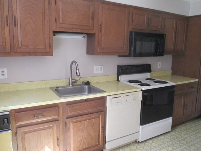 Photo - SPACIOUS BRICK TOWN-HOME