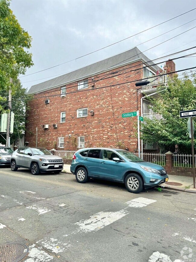Building Photo - 86-46-86-57 57th Ave Unit 2 Rental