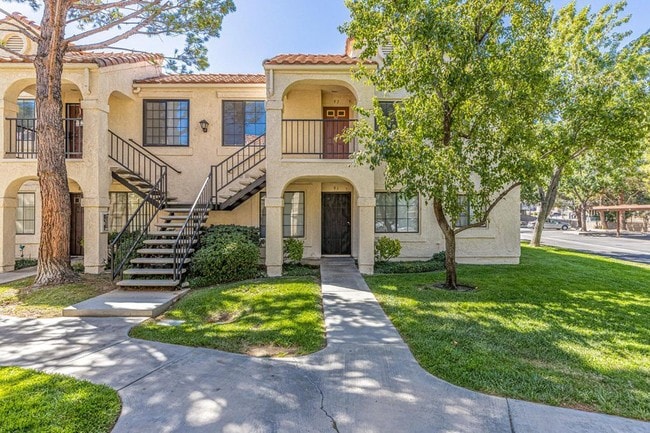 Photo - 2554 Olive Dr Unidad 92