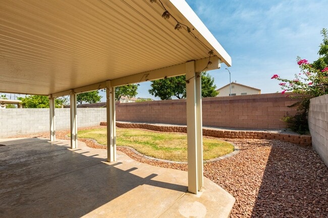 Single story 3 bedroom home in a lovely NW... - Single story 3 bedroom home in a lovely NW...